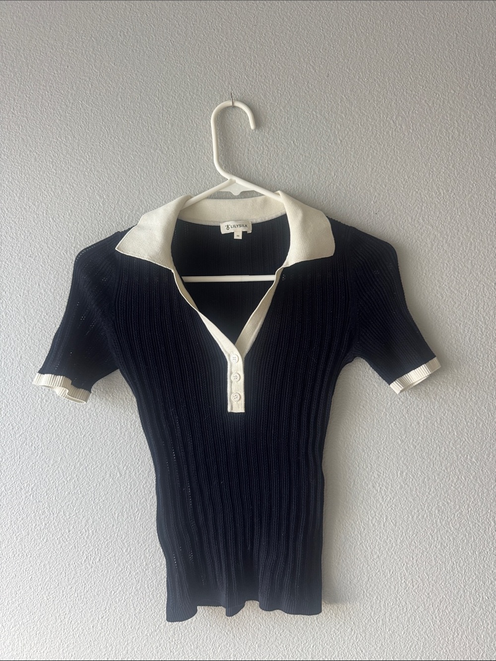 Silk Navy and White Collared Rib Knit Top - Picture 6 of 8